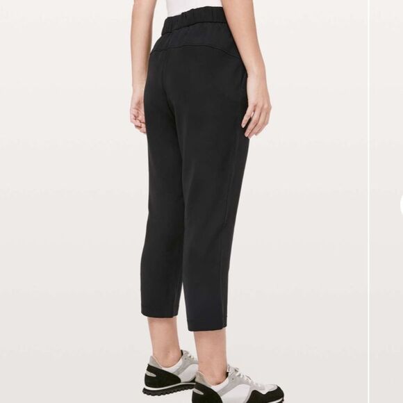 Lululemon On the Fly Crop pants drawstring black 10 woven - Picture 2 of 9